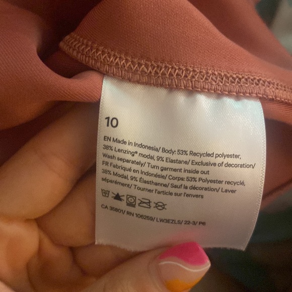 Lululemon Crew Neck Crop - Picture 3 of 3